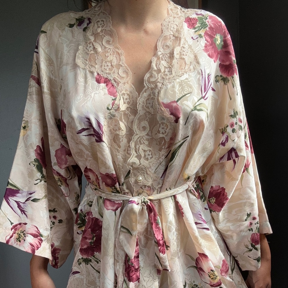 California Dynasty vintage floral nightrobe